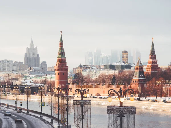 Vista Panorámica Del Kremlin Los Rascacielos Río Moscú Atardecer Invierno — Foto de Stock