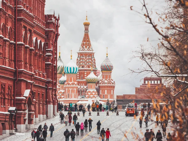 Moscú Rusia Diciembre 2018 Gente Caminando Catedral San Basilio Festival — Foto de Stock