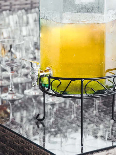 Baril Verre Limonade Froide Conteneur Transparent Avec Robinet Pour Boissons — Photo