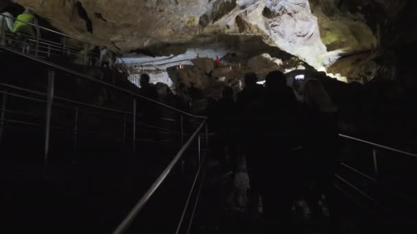 NEW ATHOS, ABKHAZIA - March 09, 2020. Tourists walk in New Athos cave. Novoafonskaya, Novy Afon or New Afon Cave. — Stock Video