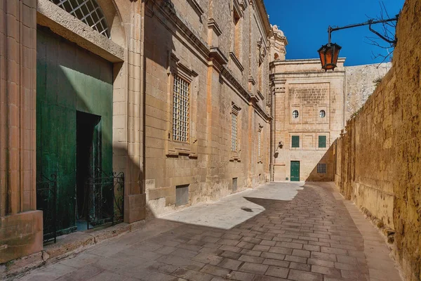 Eski Moda Fenerleri Balkonları Olan Binalar Mdina Malta Eski Dar — Stok fotoğraf