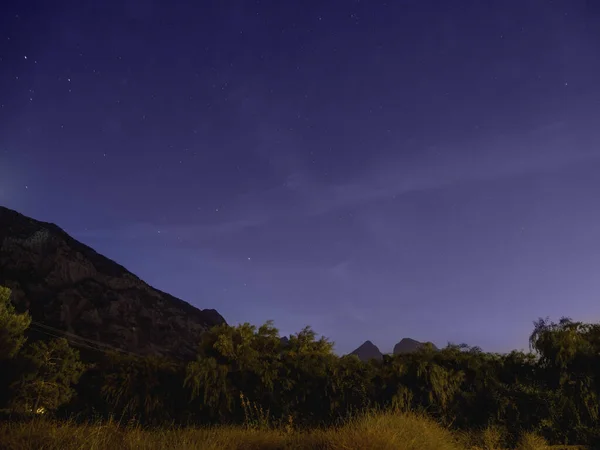 Traces Étoiles Déplaçant Dans Ciel Nocturne Sur Les Montagnes Beldibi — Photo