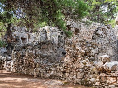 Antik Phaselis şehrinin kalıntıları. Ünlü mimari simgesi, Kemer bölgesi, Antalya. Türkiye.