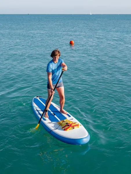 Гребной Постоялец Спортсмен Гребёт Доске Sup Surfing Активный Образ Жизни — стоковое фото