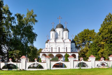 Moskova, Rusya - 20 Ağustos 2015. Başkalaşım Bolshie Vyazyomy Manor, princes Golitsyn Emlak Katedralde. Hıristiyan Kilisesi, XVI yüzyıl sonunda inşa edilmiştir.