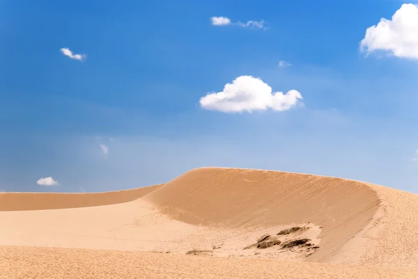 Beyaz Kum tepelerini (bau sen, bau trang) - MUI Ne, Binh Thuan, Vietnam yakınındaki işareti. — Stok fotoğraf