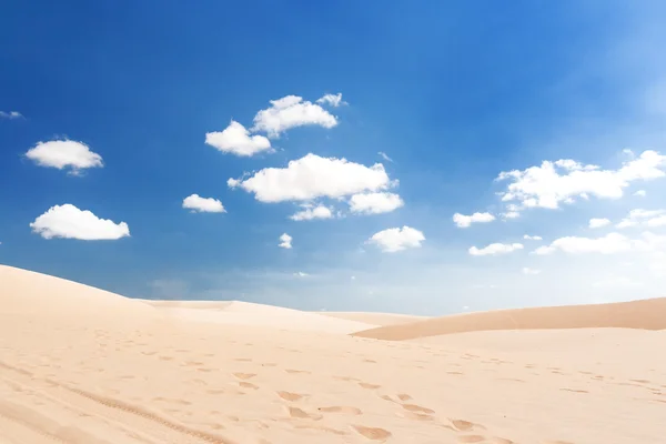 Le dune bianche (bau sen, bau trang) - punto di riferimento vicino a Mui Ne, Binh Thuan, Vietnam . — Foto Stock