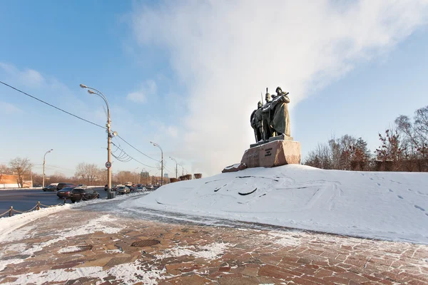 Парк перемоги. Пам'ятник захисники Росії. Панорама перегляд в Сонячний зимовий день. Москва, Російська Федерація. — стокове фото