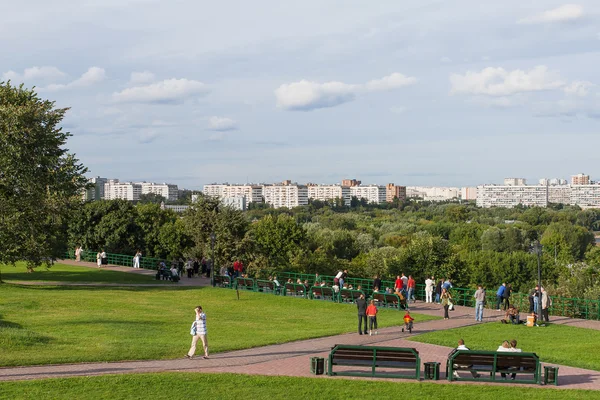 MOSCA, RUSSIA 16 agosto 2009. Vista panoramica dal banco di osservazione nel parco Kolomenskoye . — Foto Stock