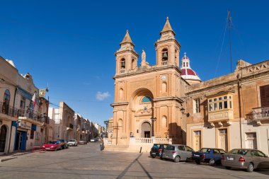 MARSAXLOKK, Malta - 21 Şubat 2010. Kilise Pompeii. Sokak hayatı.