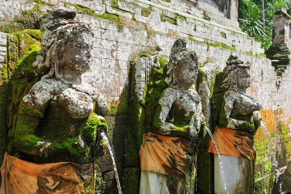 Brunnen am Goagajah Tempel (dem Elefantenhöhlentempel). ubud, bali island, indonesien. — Stockfoto