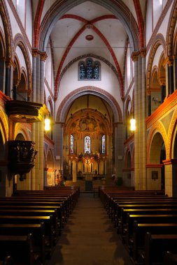 Views of the town from the river are dominated by the towers of the Church of Maria Himmelfahrt. It is a wonderful Romanesque building dating from around 1200 although it has been repaired and restored many times over the years.