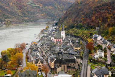 Sankt Goar is a town on the west bank of the Middle Rhine in the Rhein-Hunsruck-Kreis (district) in Rhineland-Palatinate, Germany.