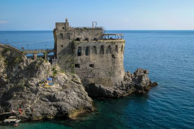 Maiori, İtalya 'nın Salerno eyaletinde yer alan bir şehirdir. Burası, Amalfi kıyı şeridinin en uzun ve kesintisiz sahili olan Roma döneminden beri popüler bir turizm beldesi..
