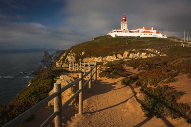Cabo da Roca, Portekiz 'in, Portekiz' in, Avrupa kıtasının ve Avrasya kara kütlesinin en batı noktasını oluşturan pelerin..