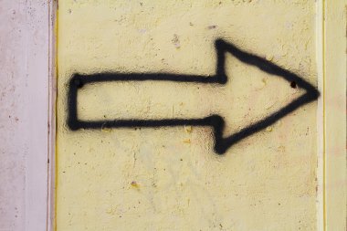 Sarı Duvar üzerindeki oku