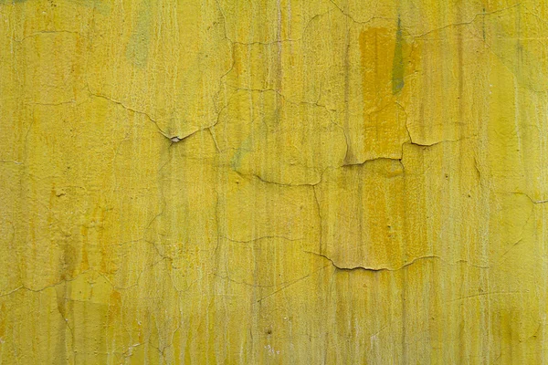Vieille peinture jaune avec des fissures sur le mur — Photo