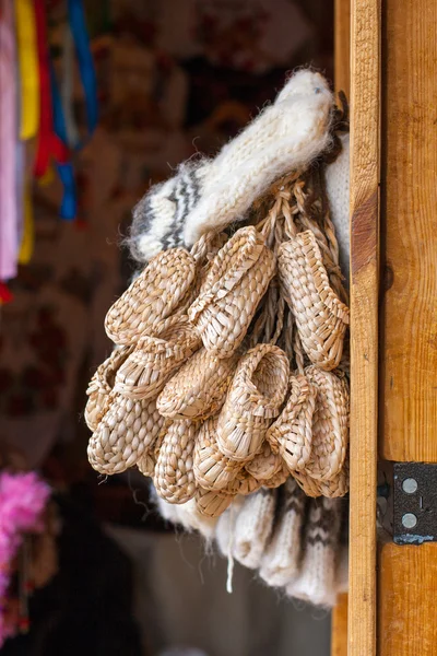 Kleine Souvenir-Bastschuhe — Stockfoto