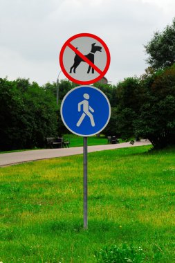 Walking of dogs prohibited and pedestrian zone