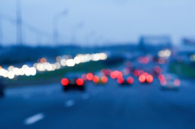 Gece araba ile yolda bokeh ışıkların arka plan