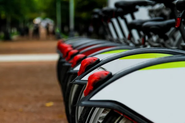 Fahrradverleih in der Stadt — Stockfoto