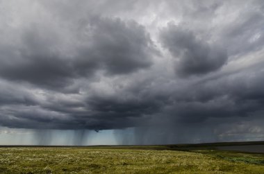 Tundra üzerinde bulutlar