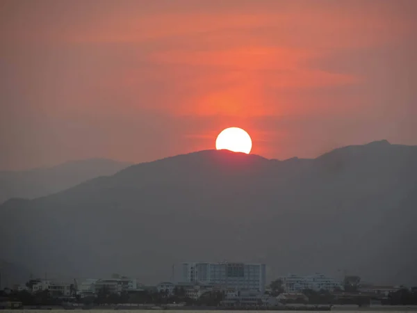 Захід Сонця Гори Затоці Нха Транг Єтнам — стокове фото