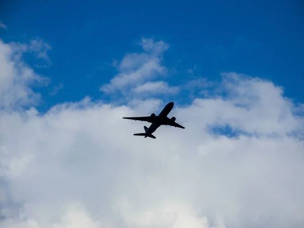 Silhouette Eines Flugzeugs Blauem Himmel Mit Weißen Wolken Vietnam — Stockfoto