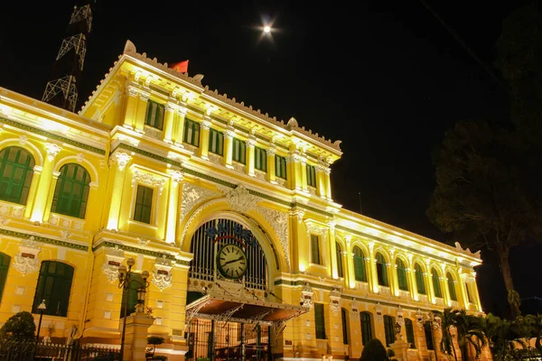 Chi Minh Βιετνάμ Φεβρουαρίου 2016 Κεντρικό Ταχυδρομείο Της Σαϊγκόν Νύχτα — Φωτογραφία Αρχείου
