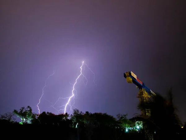 Nha Trang, Vietnam - 22 Ağustos 2019: Vietnam, Nha Trang 'a yıldırım düştü