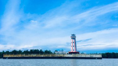 Ca Mau, Vietnam - 29 Eylül 2020: Ong Doc deniz fenerinin dış görünümü Doc River mouth, Tran Van Thoi District, Ca Mau Eyaleti