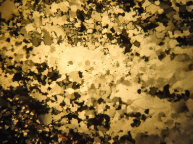 Optik mineralojinin ve petrografinin ince bölümünün fotoğrafı