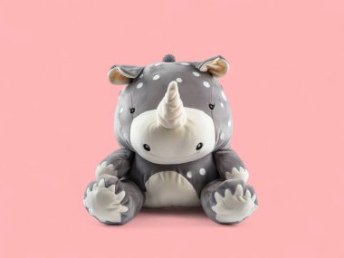 Sevimli gri benekli gergedan peluş oyuncağı