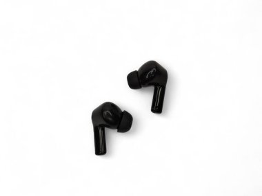 Beyaz Arkaplanda Modern Siyah Kablosuz Kulaklıklar