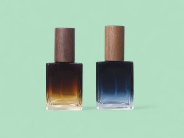 İki güzel cam parfüm şişesi.