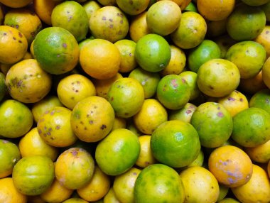 Yeşil ve Sarı Limonlar Yığını