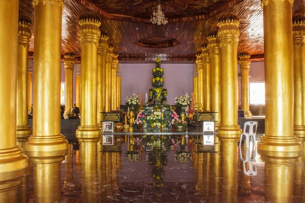 Estatua de Buda Sakyamuni — Foto de Stock