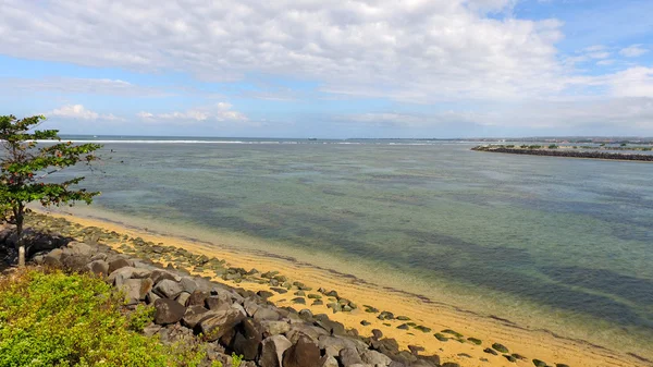 Okyanus, plaj ve Serangan, Bali gökyüzünde
