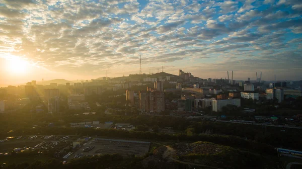 Vladivostok, Rusya'nın şehirde bir gündoğumu