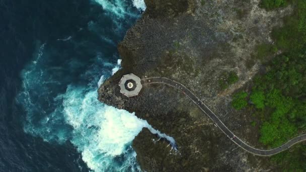 Breathing ocean filmed from above at the Water Blow in Nusa Dua, Bali — Stock Video