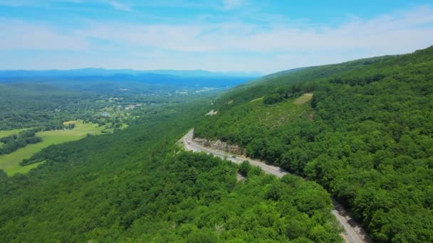 Nagranie Wideo Drona Malowniczej Górskiej Autostrady Górach Appalachów Jest Shawangunk — Wideo stockowe