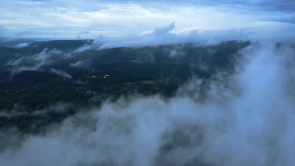 Vidéo Aérienne Drones Montrant Des Nuages Bas Dessus Des Appalaches — Video