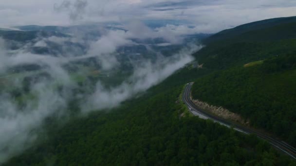 Imágenes Aéreas Una Carretera Panorámica Las Montañas Apalaches Durante Verano — Vídeo de stock