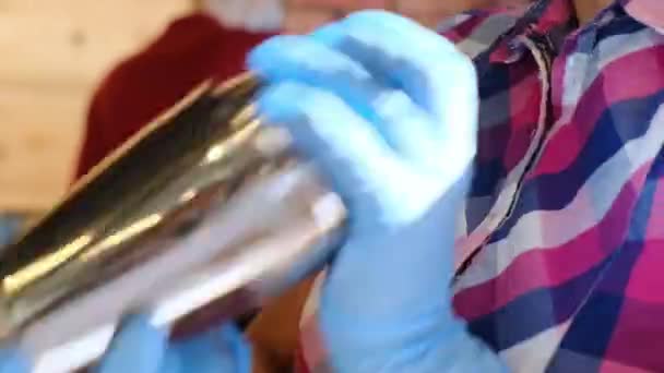 Girl bartender prepares an alcoholic cocktail, mixing the ingredients in shaker — Video