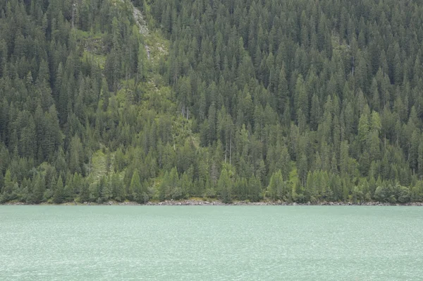 Bergsee in den Schweizer Alpen — Stockfoto