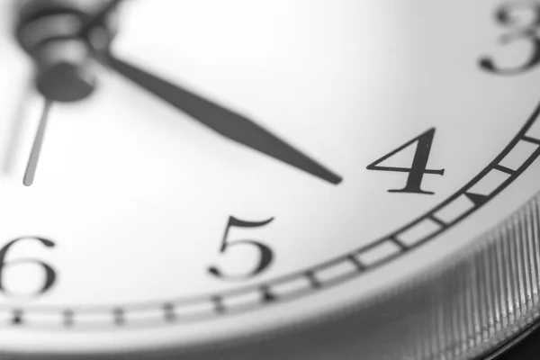 Saat Gösteriyor Kiz Çan Klasik Çalar Saatin Beyaz Yüzü — Stok fotoğraf
