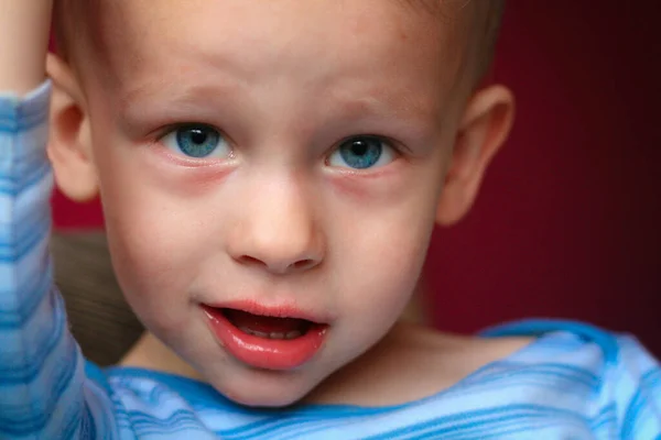 Niño Año Edad Mirando Directamente Cámara — Foto de Stock