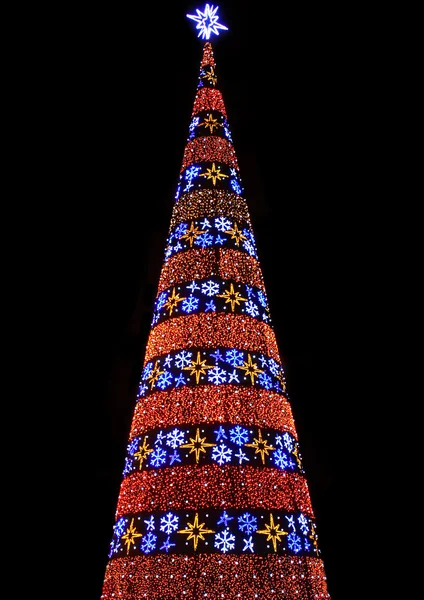 Árbol de Navidad hecho de lámparas de colores — Foto de Stock