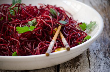 Maydanoz ve çubuklu pancar salatası.. 