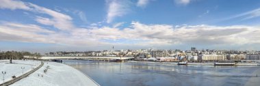 Sava Nehri, Branko Köprüsü, Savamala Bölgesi, Kalemegdan Parkı ve Eski Şehir silueti ile Belgrad Kış Panoraması.